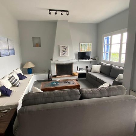 Retreat Villa By The Sea With Pool In 포르토헬리 외부 사진