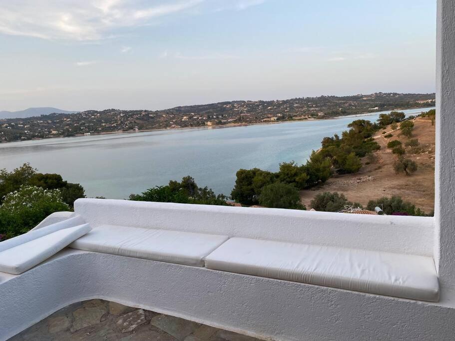 Retreat Villa By The Sea With Pool In 포르토헬리 외부 사진