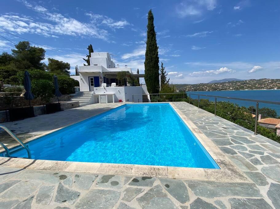 Retreat Villa By The Sea With Pool In 포르토헬리 외부 사진