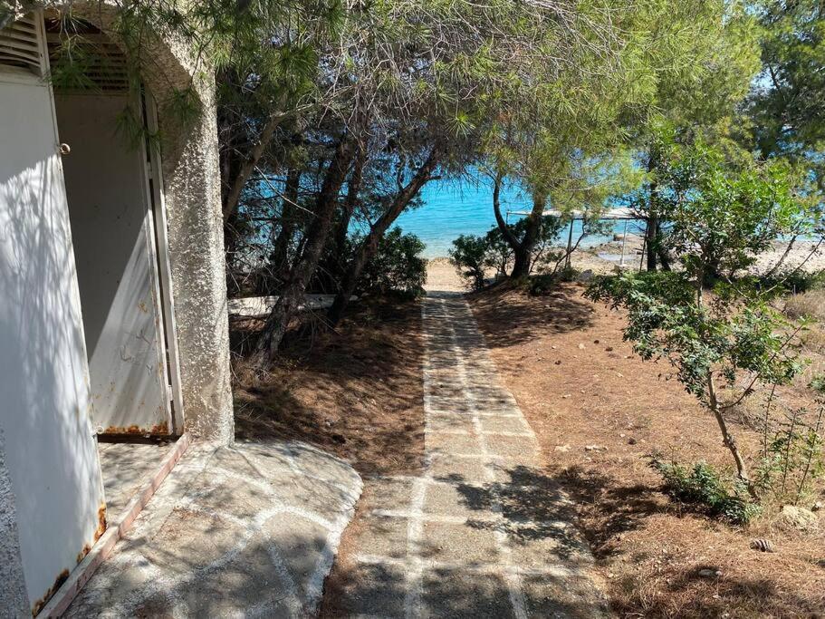 Retreat Villa By The Sea With Pool In 포르토헬리 외부 사진