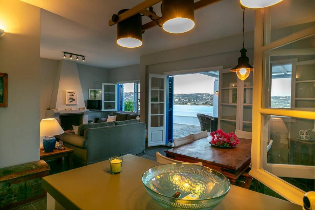 Retreat Villa By The Sea With Pool In 포르토헬리 외부 사진