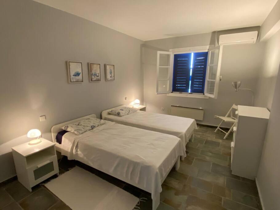 Retreat Villa By The Sea With Pool In 포르토헬리 외부 사진