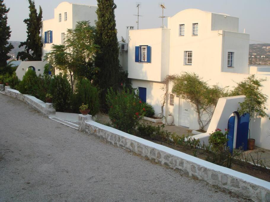Retreat Villa By The Sea With Pool In 포르토헬리 외부 사진