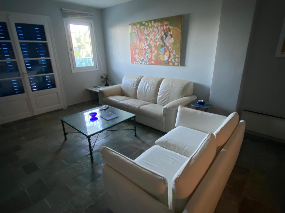 Retreat Villa By The Sea With Pool In 포르토헬리 외부 사진