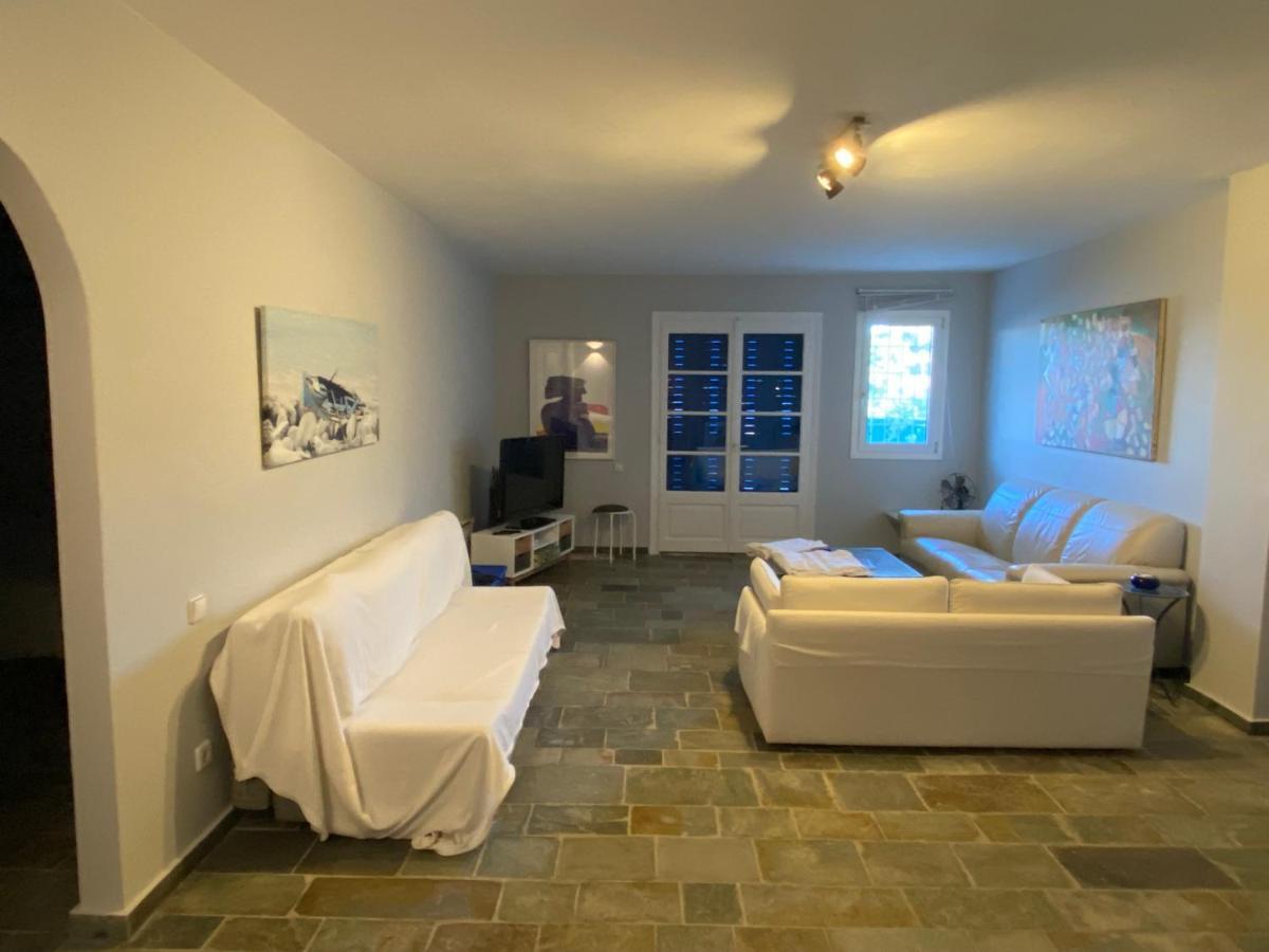 Retreat Villa By The Sea With Pool In 포르토헬리 외부 사진